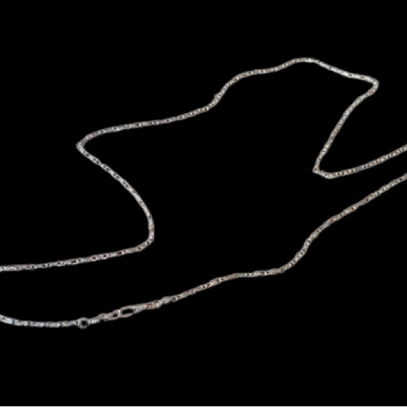 😊Bundle 2 or More for 50% off+$4.99 Shipping!
Vintage 48” Silver Chain Necklace - Picture 3 of 5